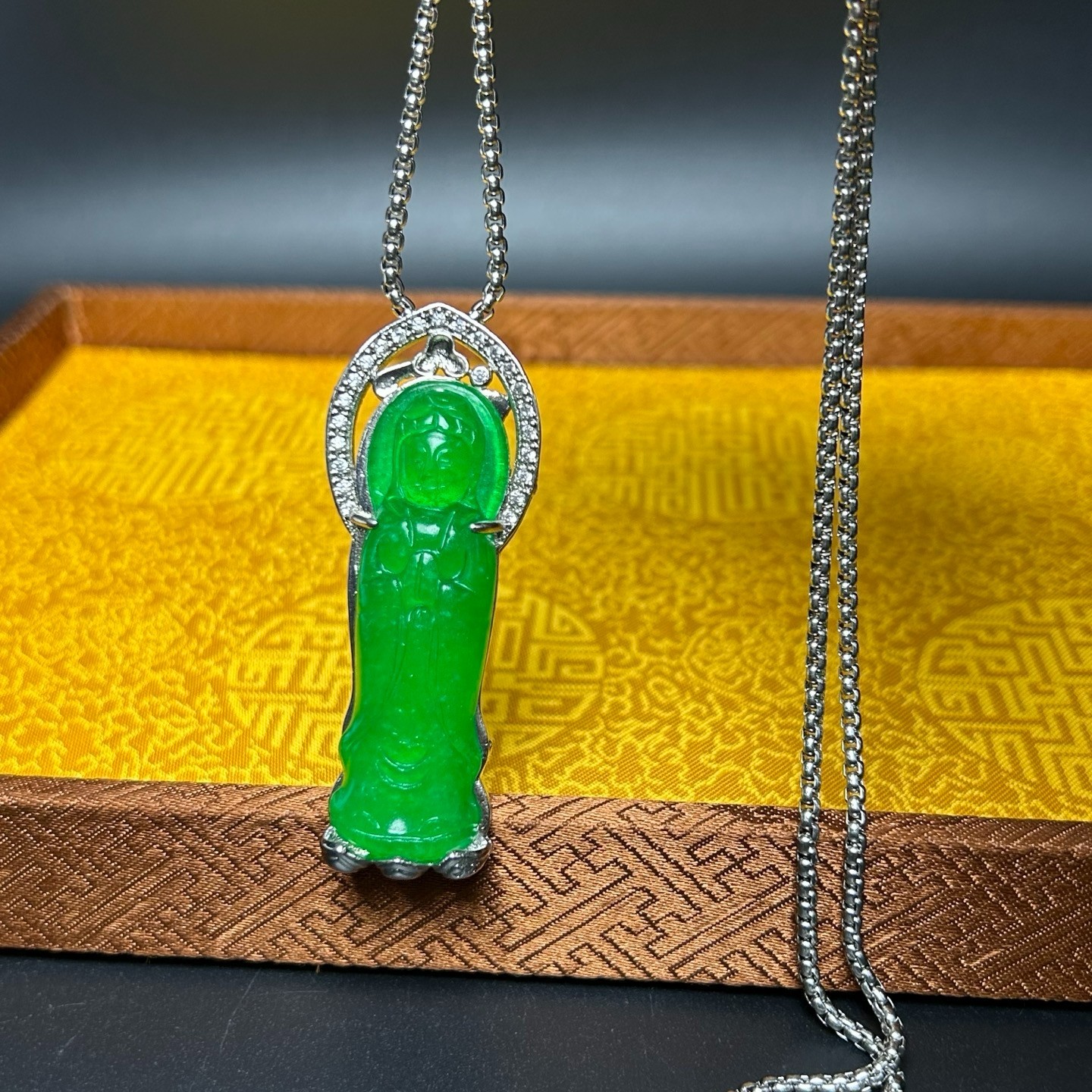 inlay Nature ice green Burmese Jade Jadeite carved Kwan-yin Pendant&Necklaces