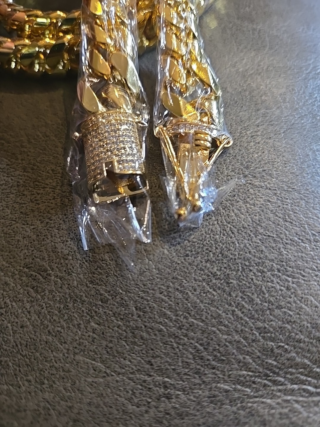 Unisex-Adult Miami Cuban Link Gold Colored 30 Inch Chain With Triple Closure NIB