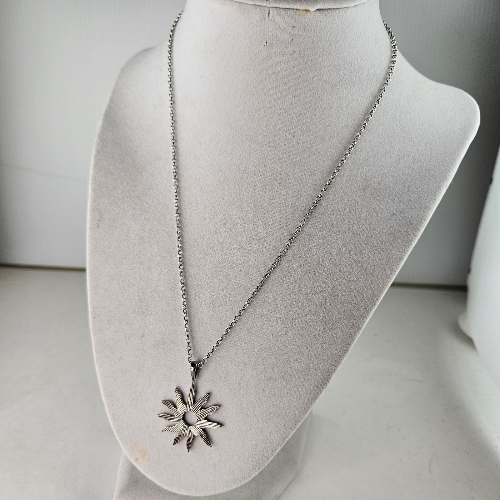 Sterling Silver Sun Pendant with 18in Chain Italy 5.9g [8053]