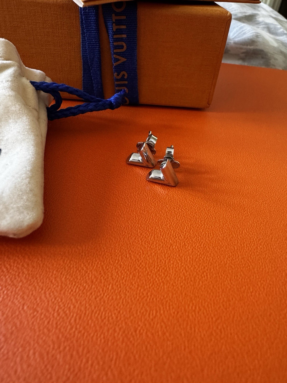 Louis Vuitton Essential V Stud Silver Earrings