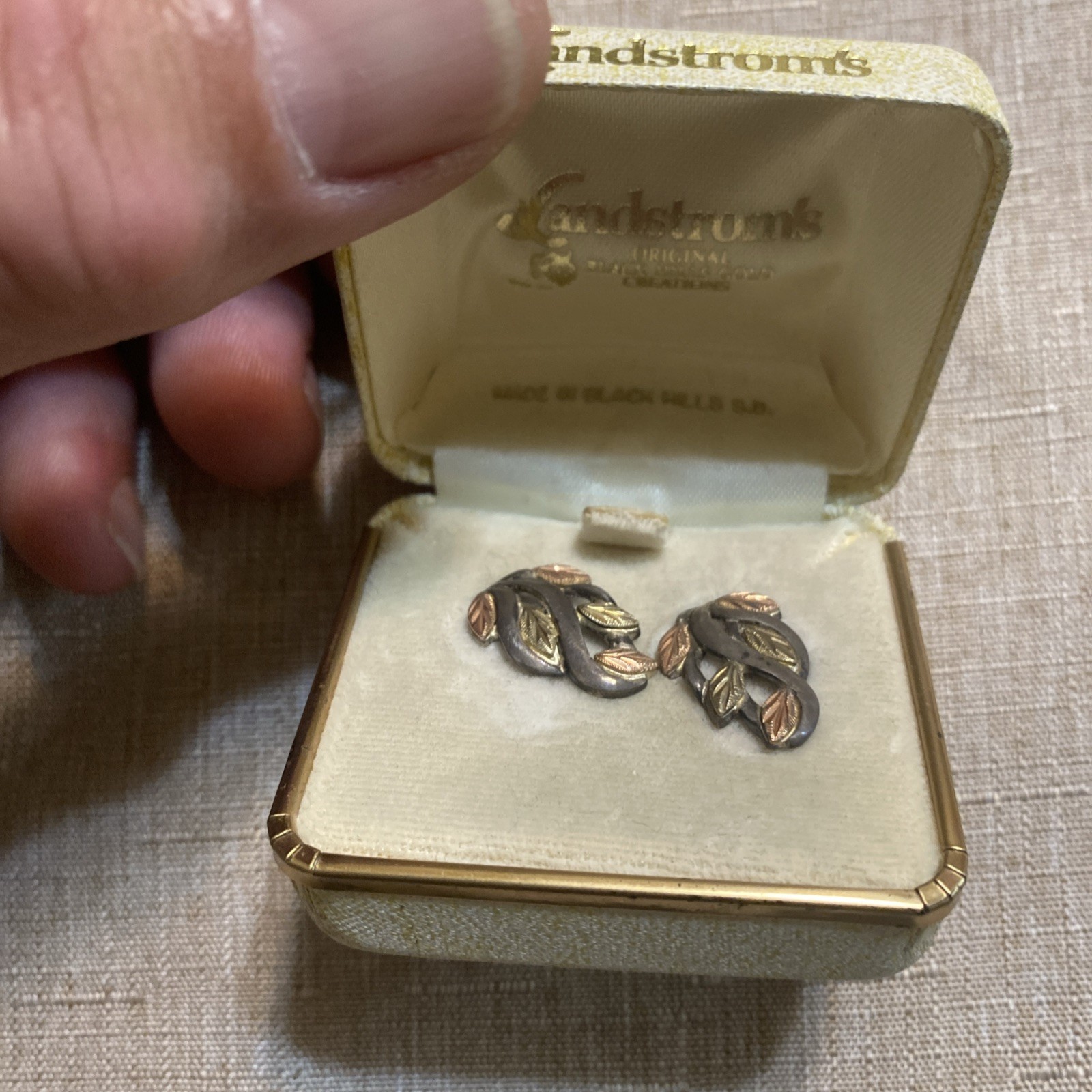Landstrom’s Black Hills Gold Multi-Tone Leaf Clip Earrings Gold Nature Theme