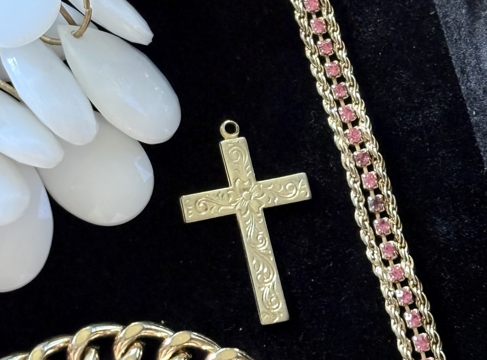 VTG Mix Estate Jewelry Lot 16pc White & Gold Tones Rhinestones All Wearable