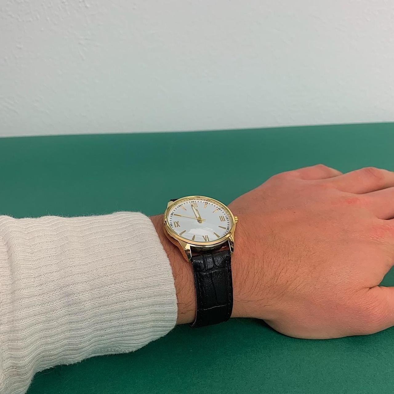 Minimalistic Black essential vintage 90s style gold and leather style band