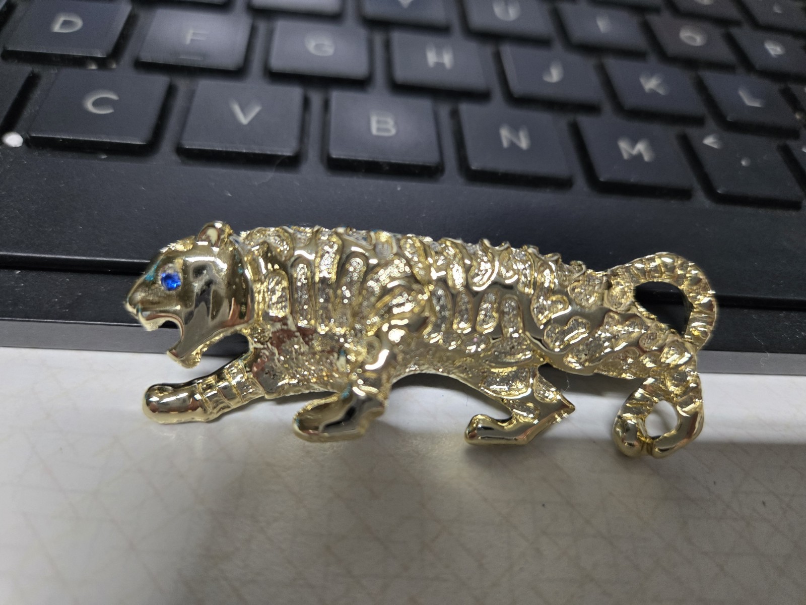 Gerry’s Vintage Jaguar Pin with Blue Stone eye