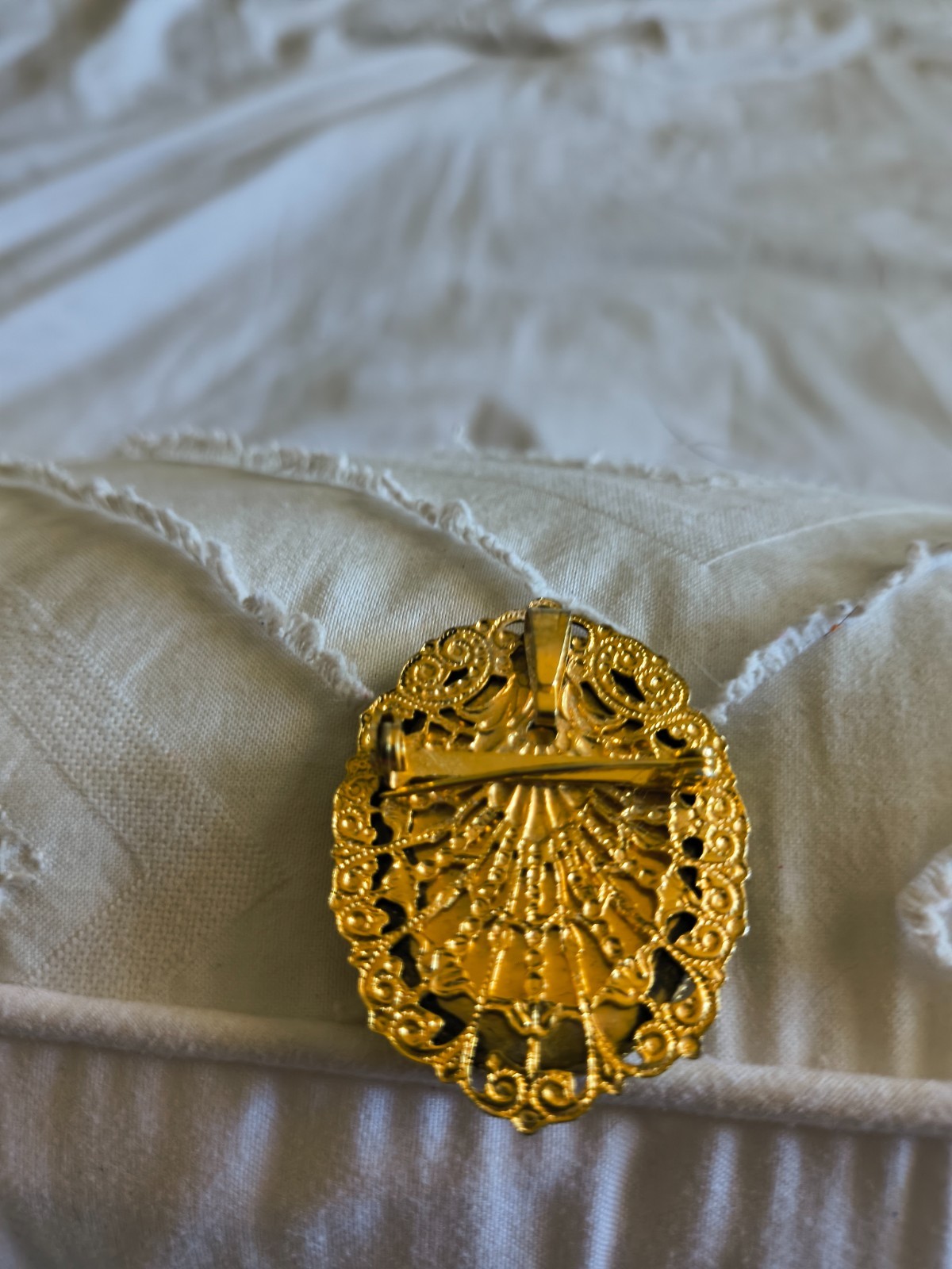 Cameo brooch and pendant