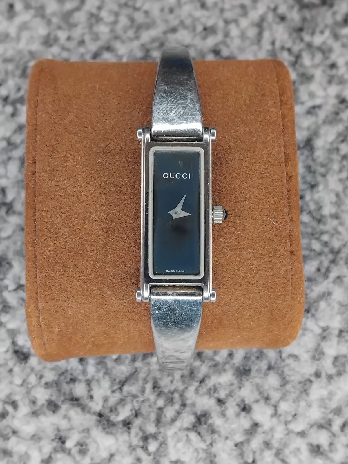 Gucci 1500L Women’s Bangle Watch Black Dial Swiss Made Working