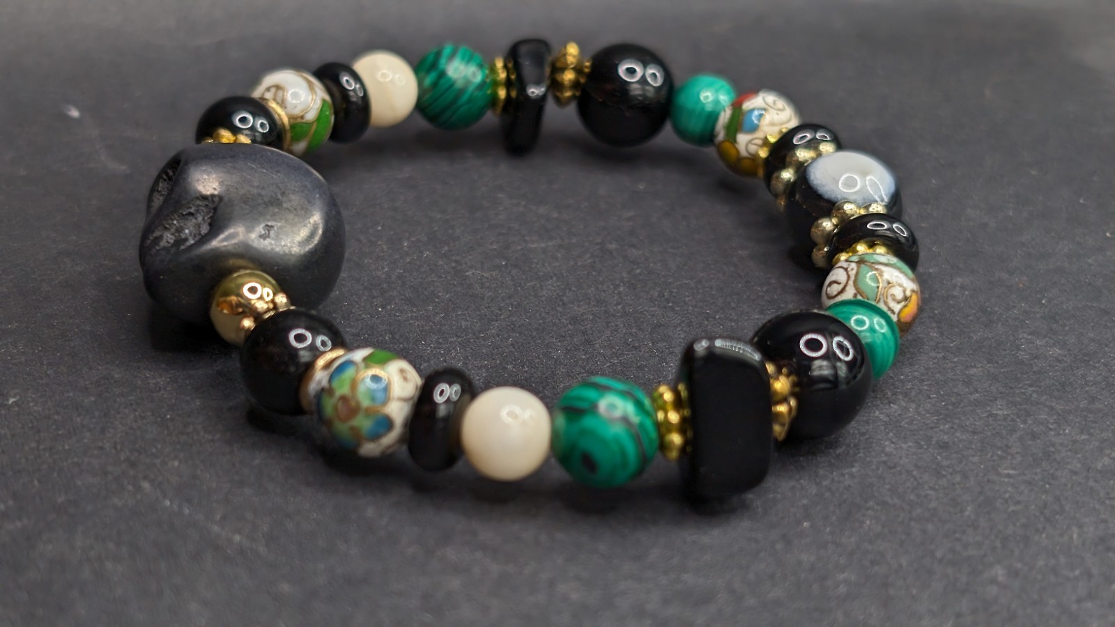 Green 8mm Beaded Stretch Bracelet 7″ (17cm)