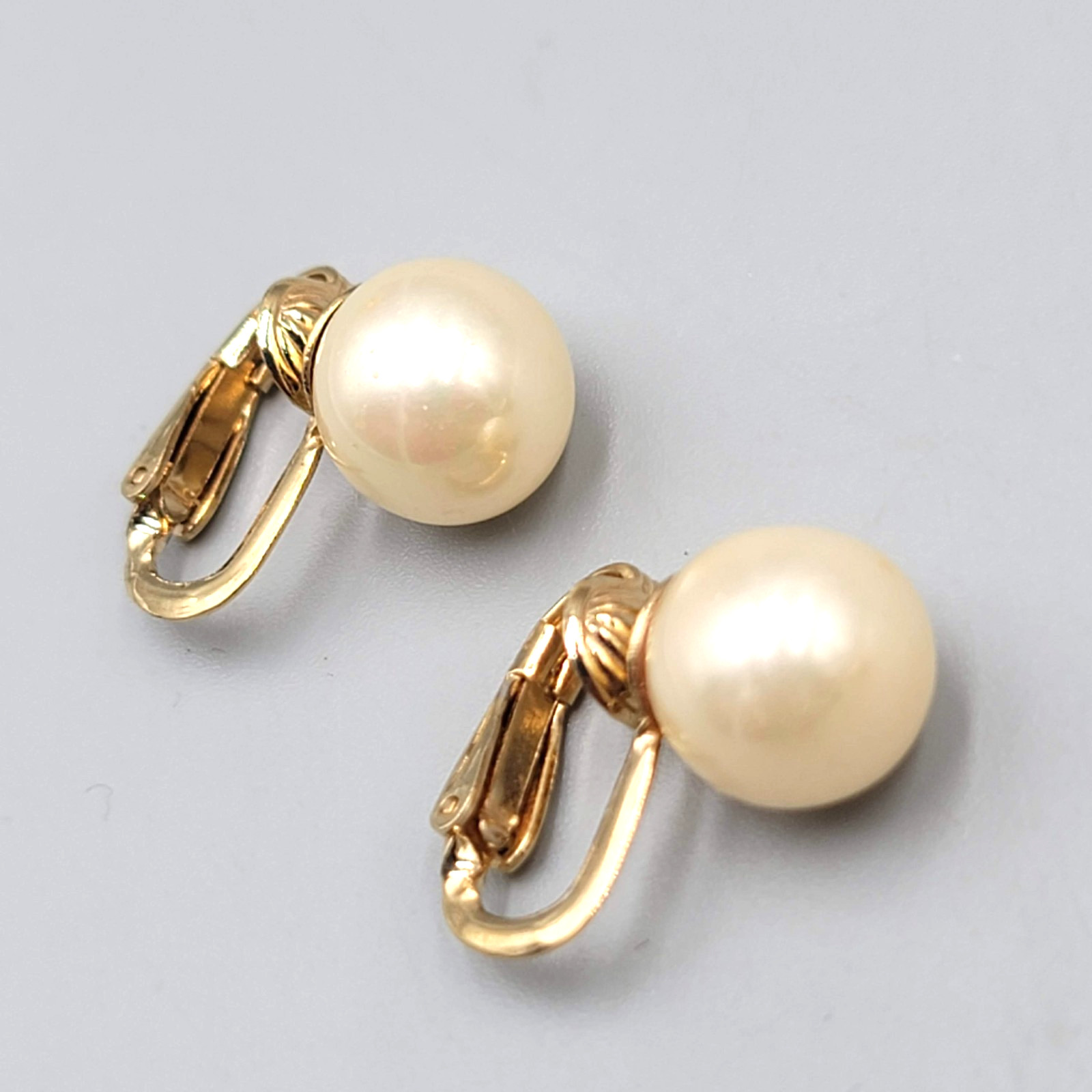 Vintage CINER Faux Pearl Bead Clip on Earrings Studs Gold tone 3/8 in