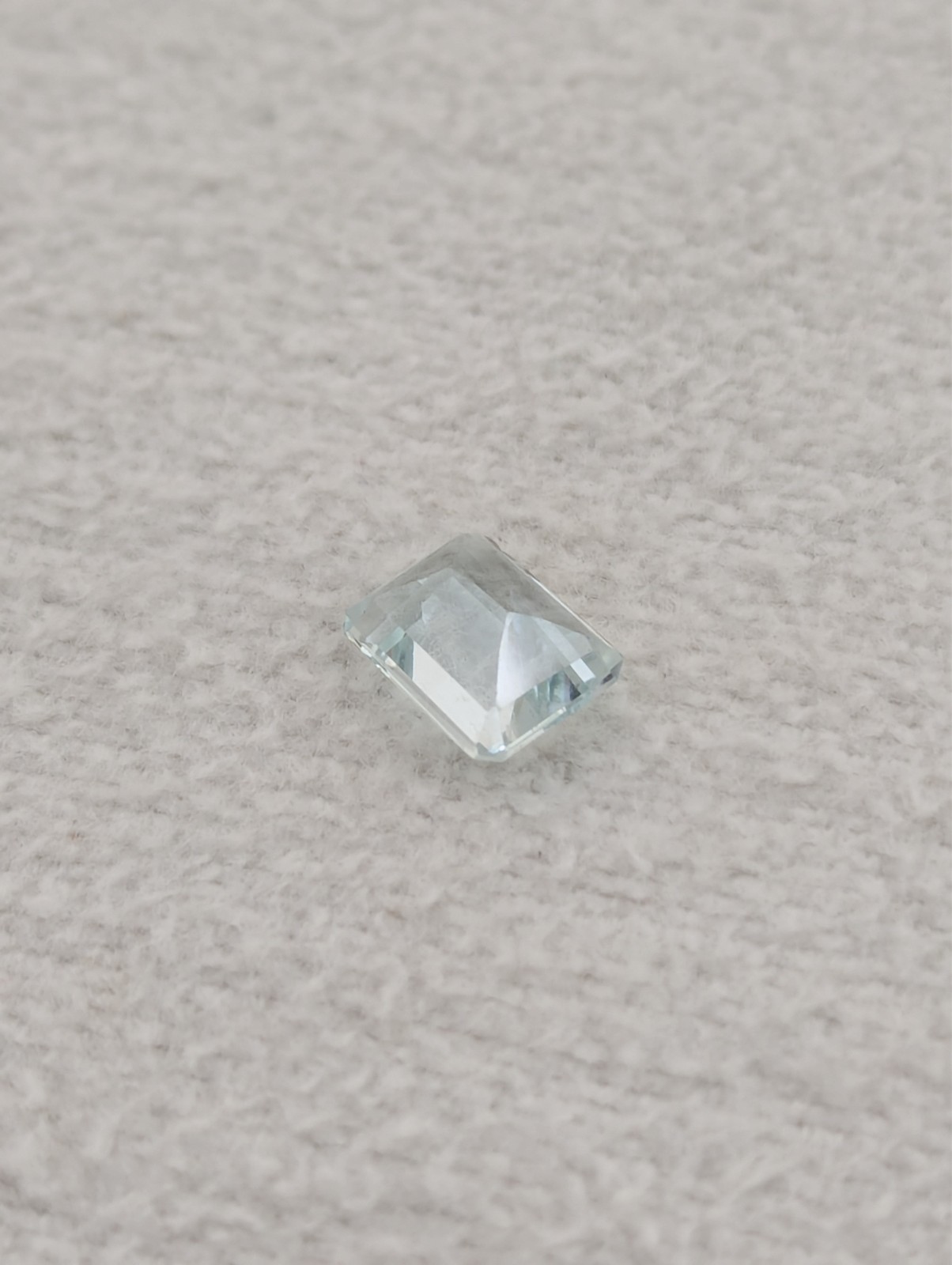 Aquamarine Clear Faceted Gemstone 2.4 carat (0.49g) 9.7 x 7.6 x 4.7 mm