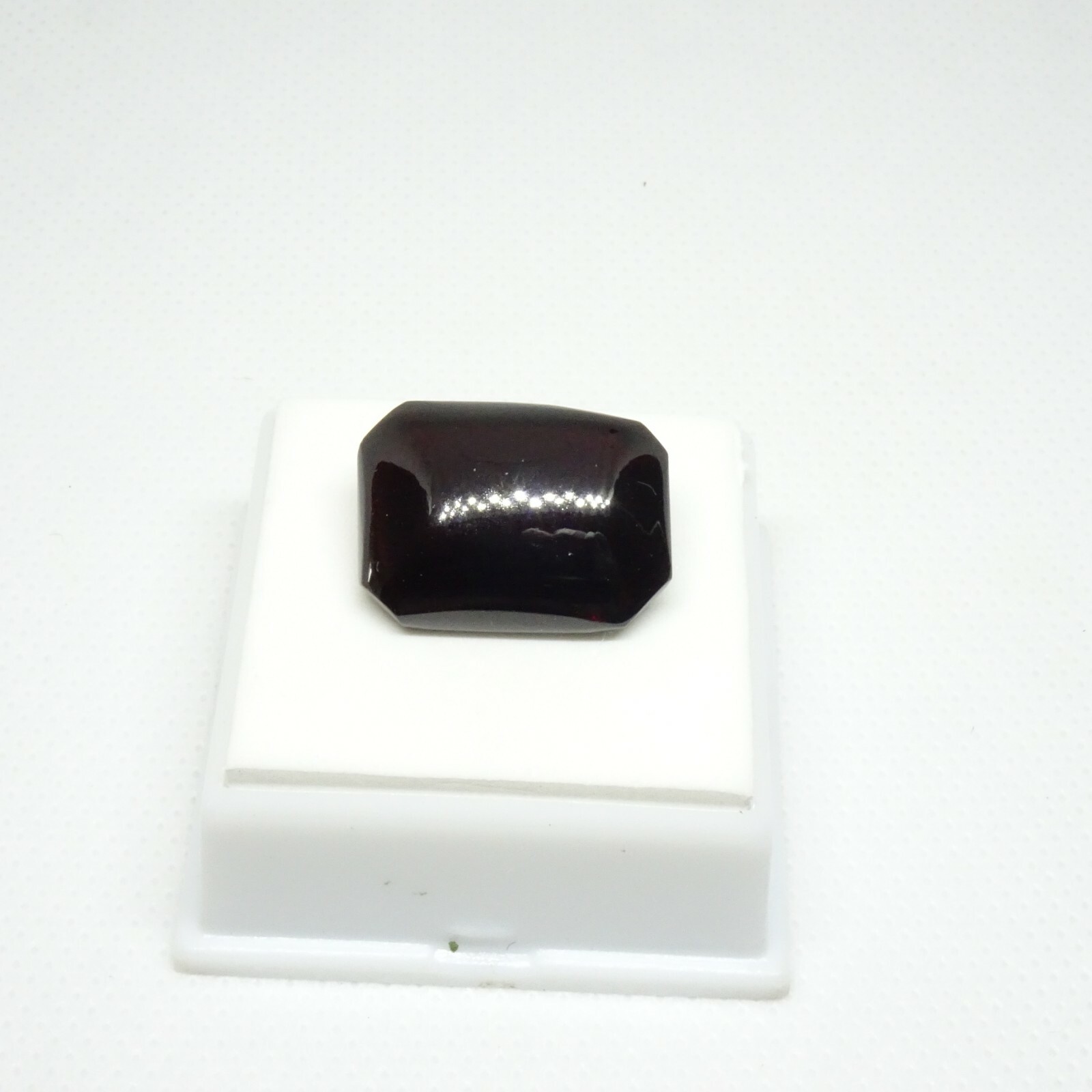 Garnet Cushion 27.0ct – Buff Top – 20x15mm – Garnet Loose Gemstone