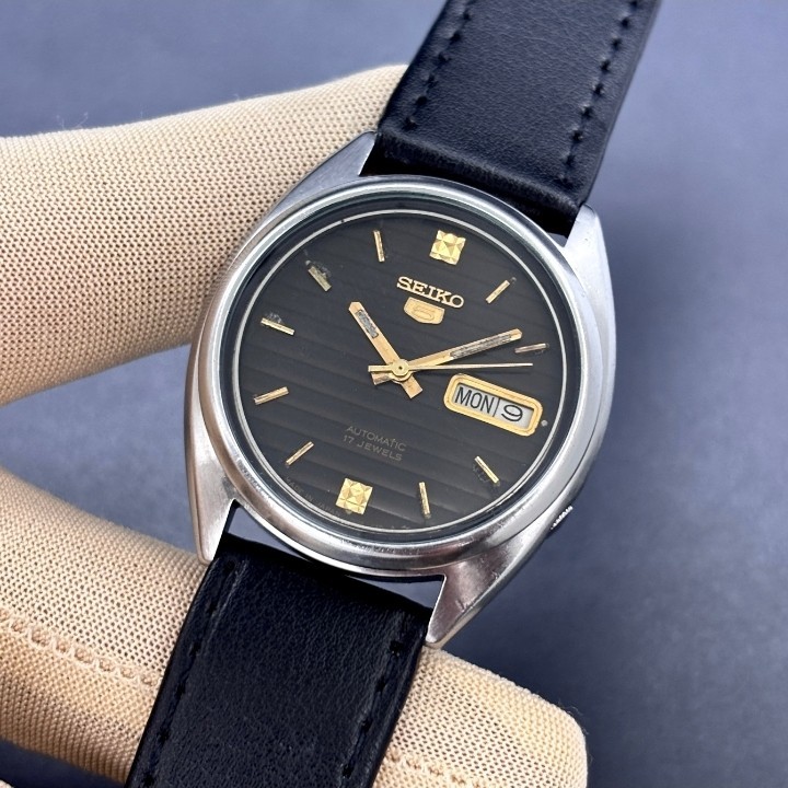 Vintage Seiko 5 Automatic Black Dial Original Japan Made Men’s Watch 7009-3041.