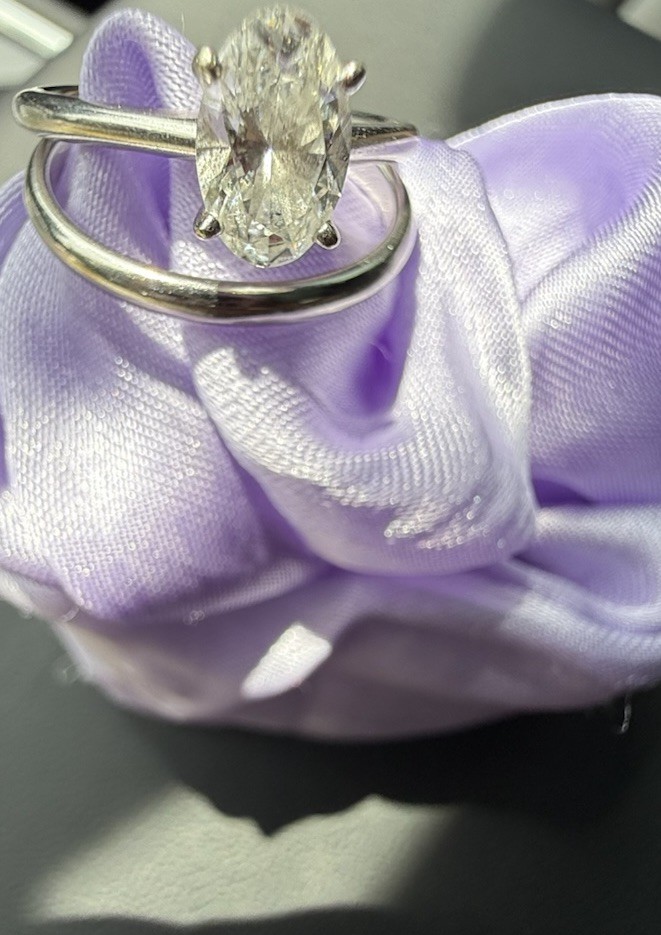 14K White Gold 1 carat Oval engagement Ring. 14k white gold band included Size 7