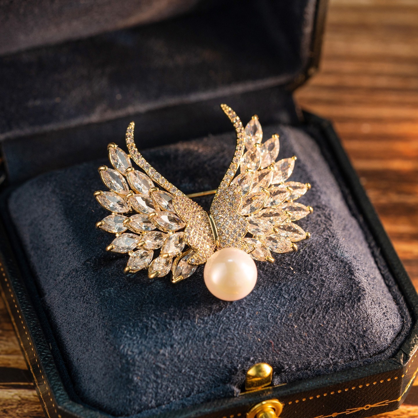 18K Gold-plated Charming Angel Wings Pearl Woman’s Brooch Pin Zircon Crystal