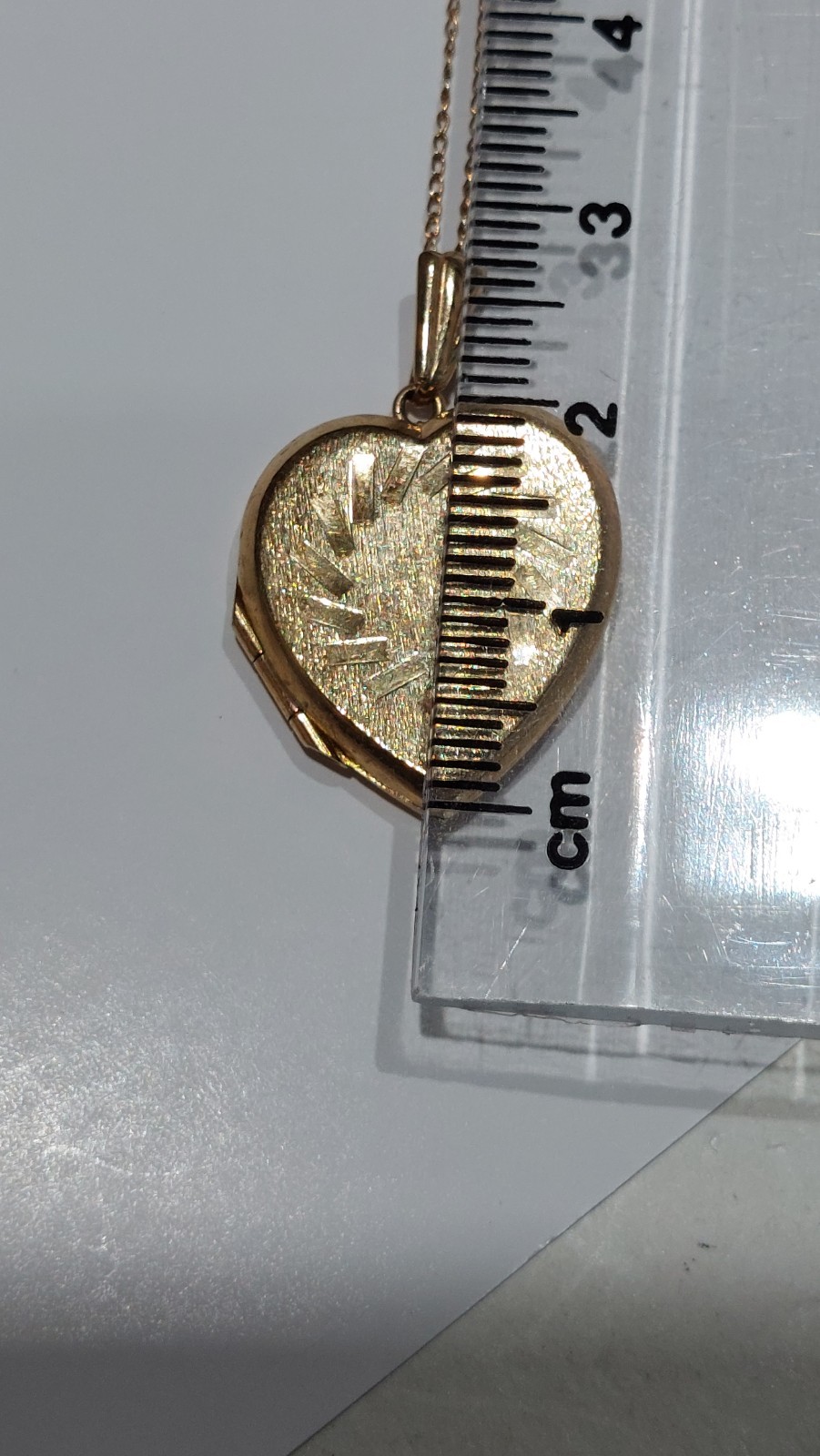 Solid 9ct gold Heart locket Pendant Chain 56cm necklace 4 gm Brand New 9k H M