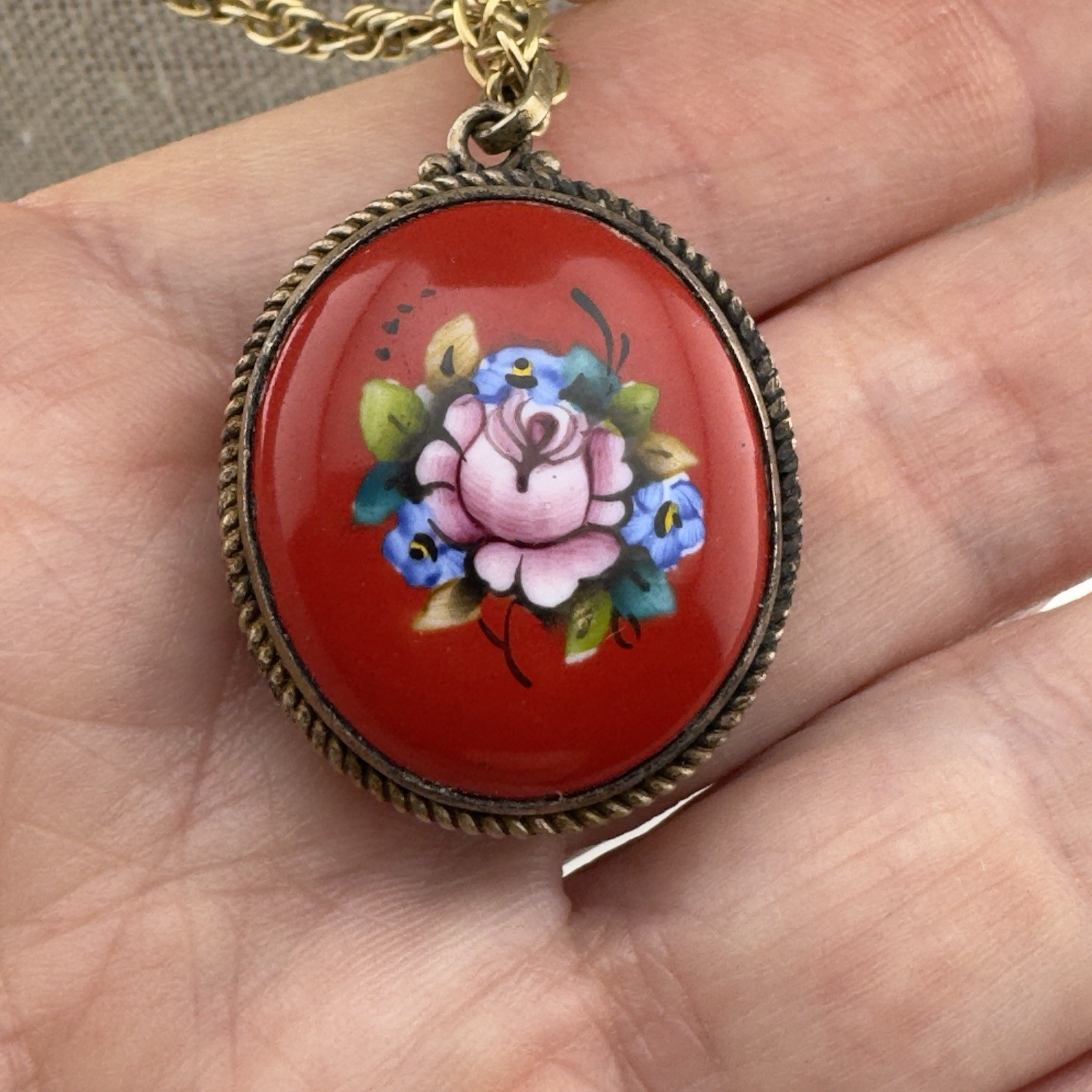 Vtg Enamel Spell Locket Compact Pendant Necklace Red Floral Oval Double Sided