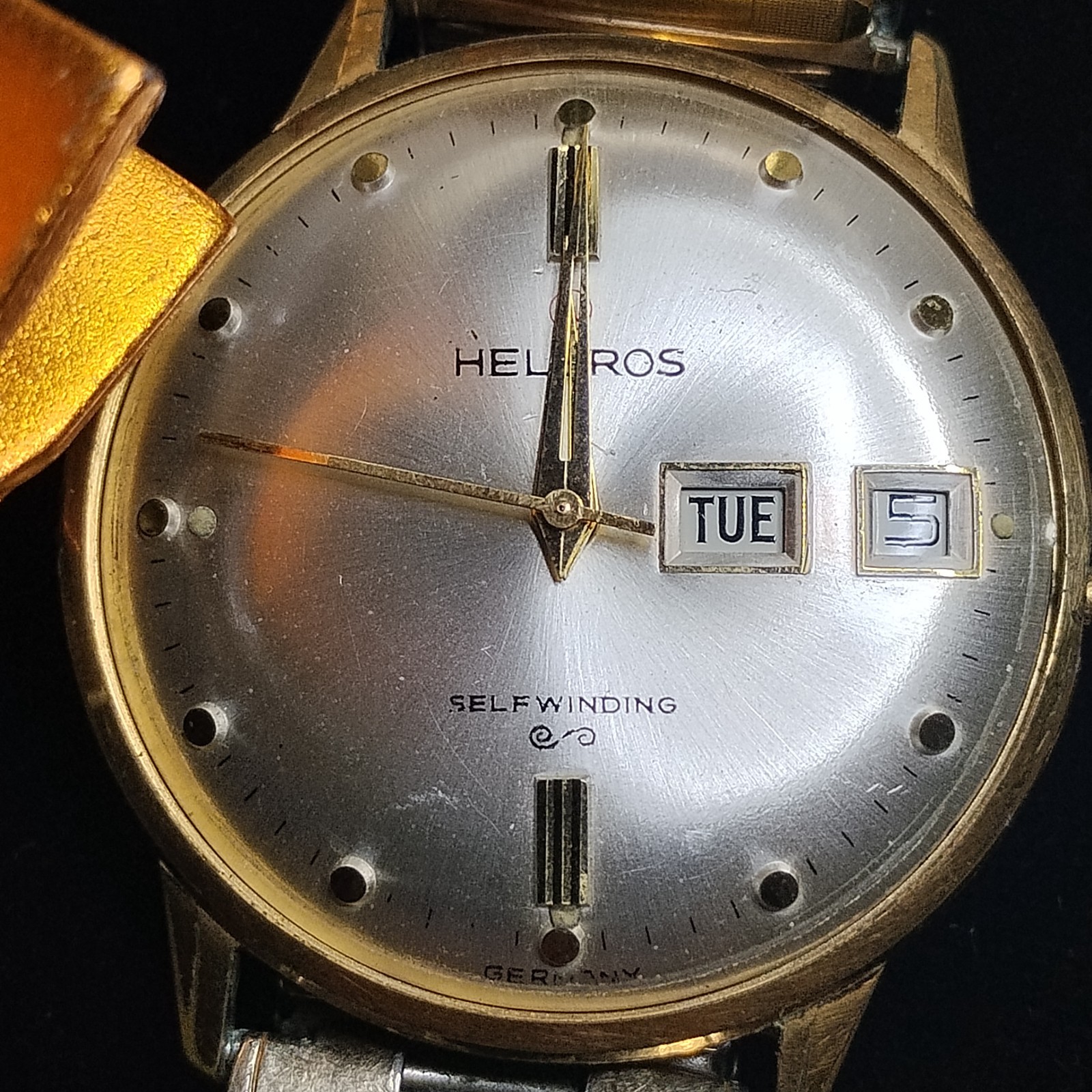 VINTAGE HELBROS Selfwind 17J Day/Date Mechanical Watch Runs Parts or Repair