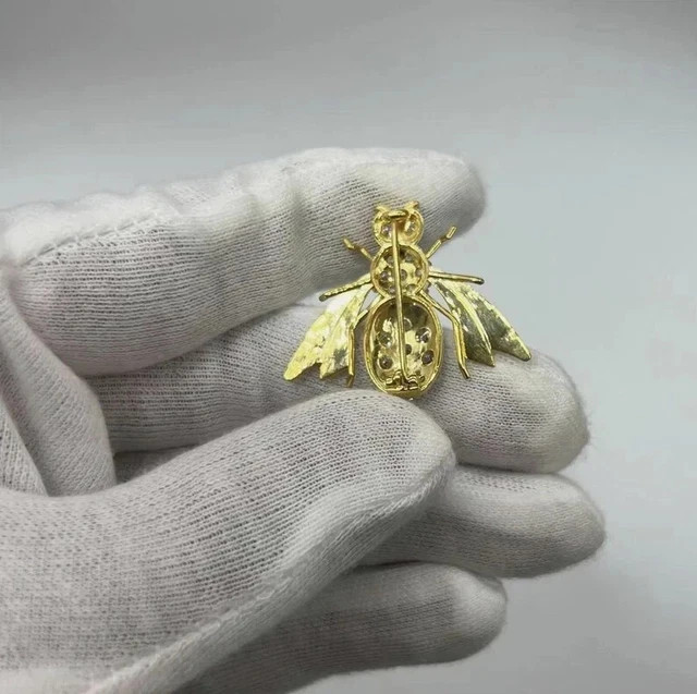 2Ct Round Cut Real Moissanite HoneyBee Charm Brooch Pin 14K Two Tone Gold Plated