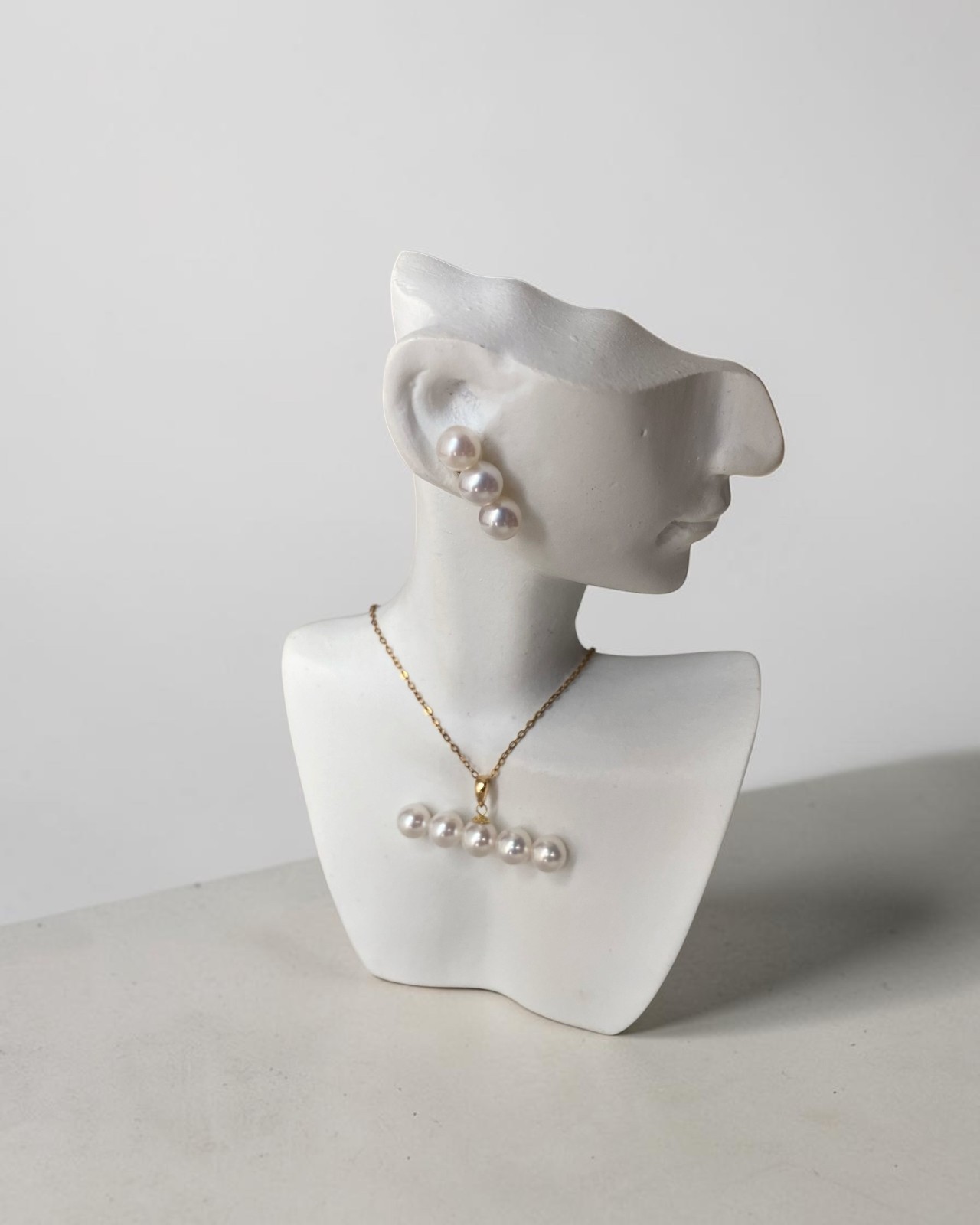 £850 Solid 18K Gold_Top-Gr Aurora Freshwater Pearl Pendant & Earrings Set
