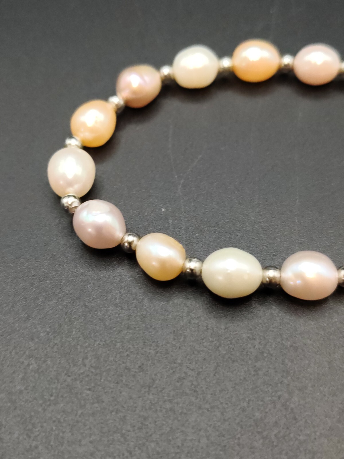 M&M Jewelers stamped Genuine 7mm multicolor freshwater pearl 7-9.5″ bracelet