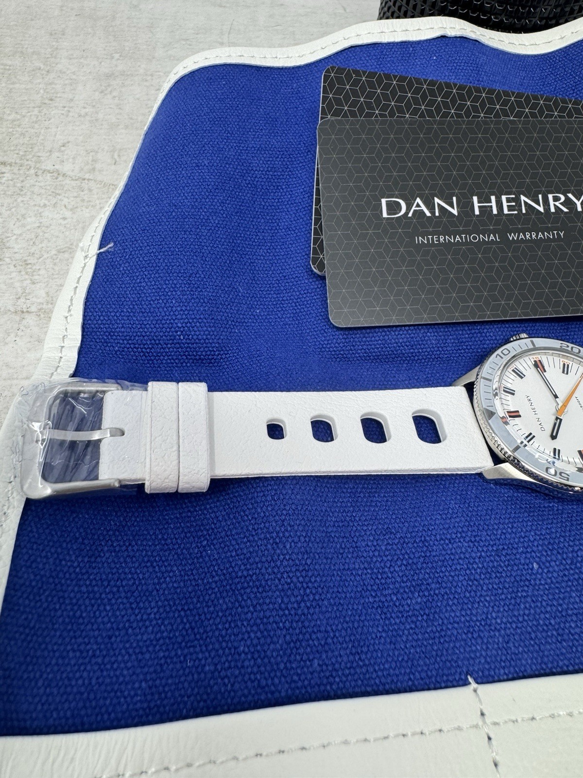 Dan Henry White 1975 Skin Diver 39mm Watch