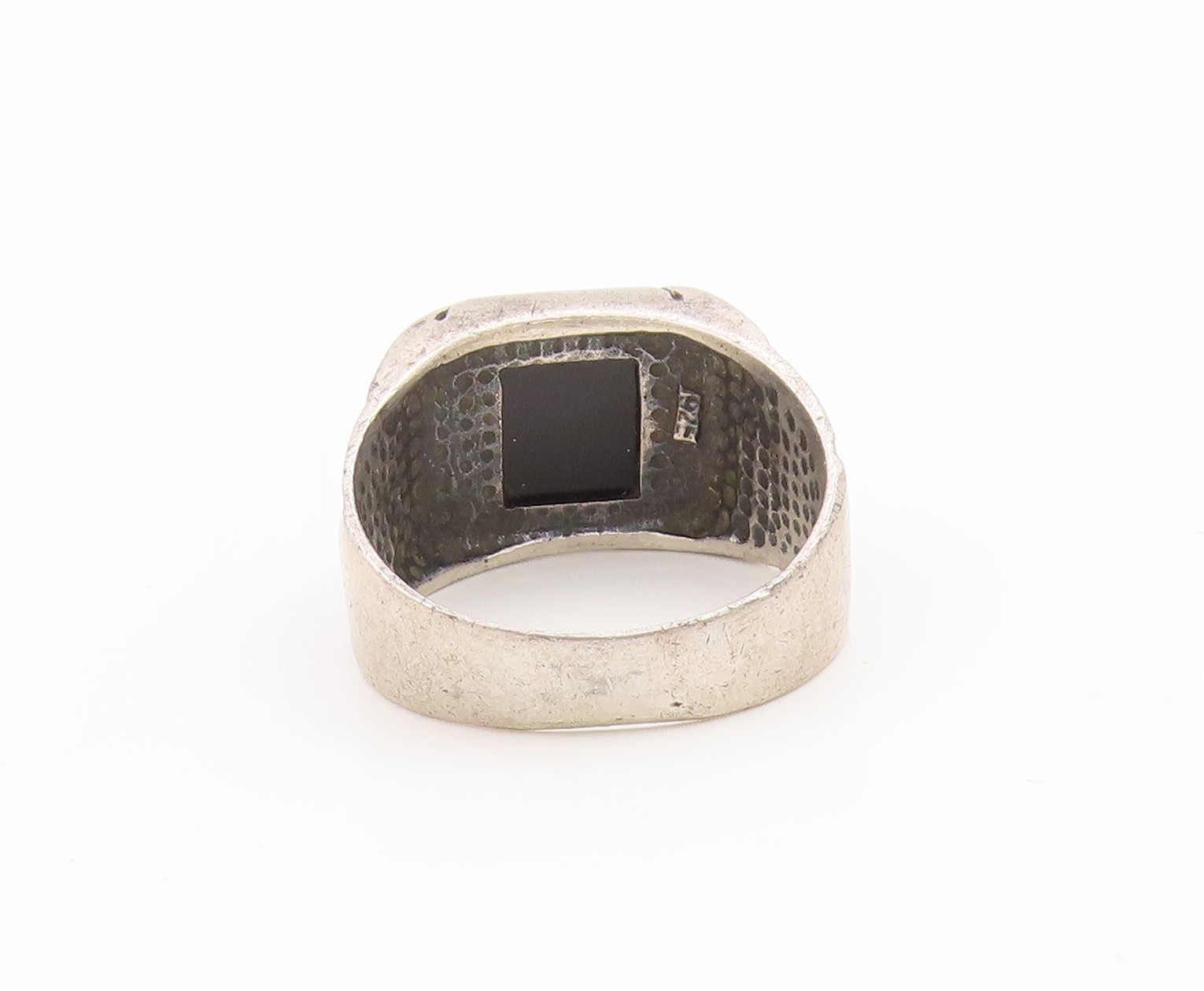 925 Sterling Silver Vintage Ring Onyx Etched Geometric Band Sz 11.5 RG34001