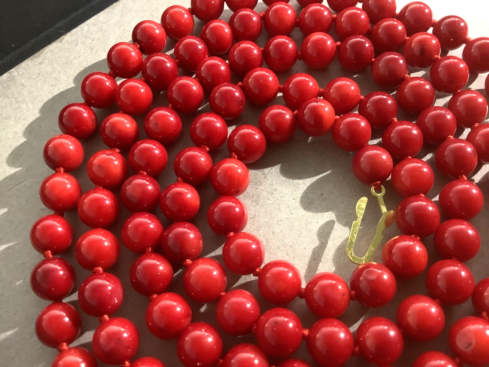 VTG vivid red genuine coral beaded necklace 35″ gorgeous 7mm polished knotted