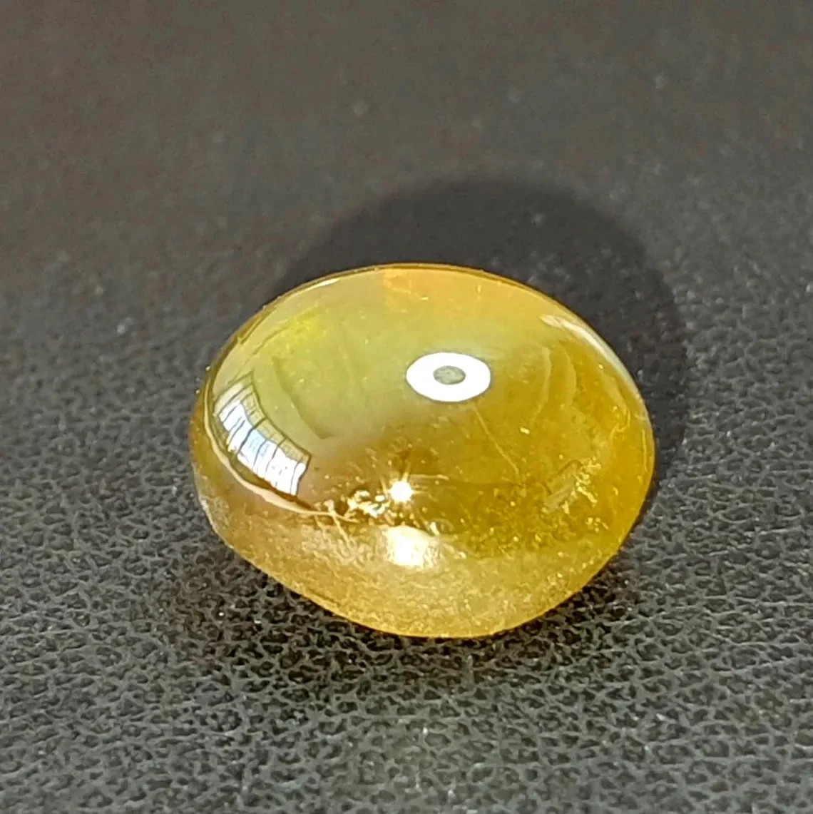 8.25 ct Sri Lankan Milk and Honey Chrysoberyl Cat’s Eye Unheated gemstone