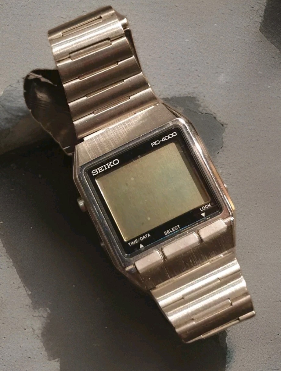 SEIKO QUARTZ RC 4000 VINTAGE DIGITAL MATRIX LCD DISPLAY.