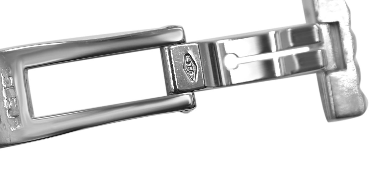 Jaeger-LeCoultre Reverso 267.3.08 Diamond 106 Gr. 18k White Gold 21 x 28MM Watch