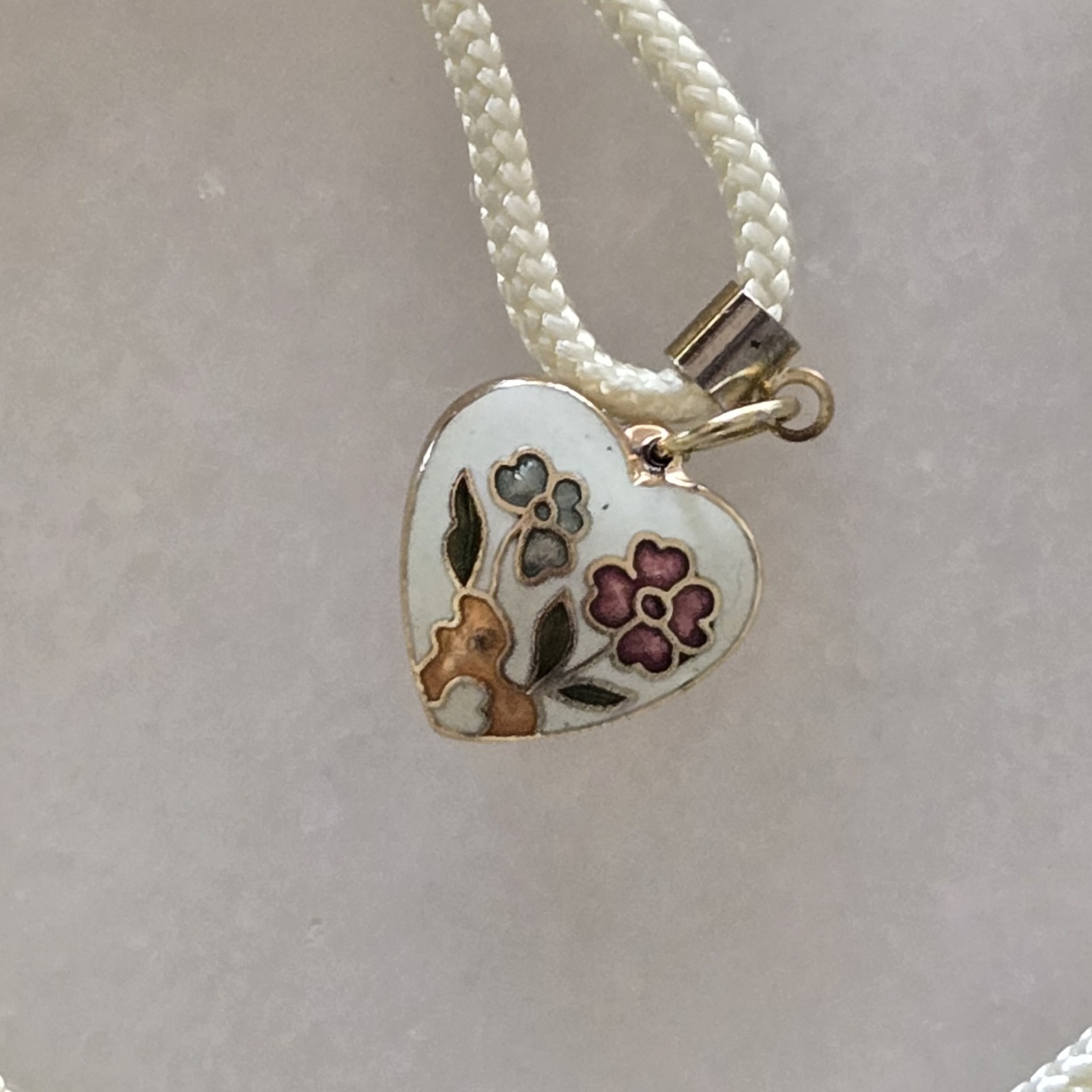 Vtg Cloisonné Painted Enamel Floral Heart Necklace, Cord, 17″, Cottage