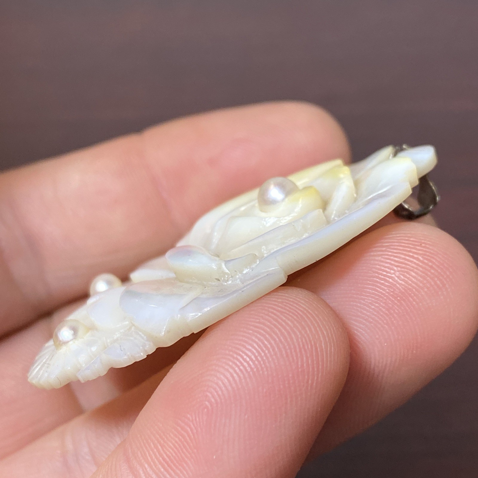 Antique Iridescent Carved MOP Shell 3 Pearls Rose Daisies Flowers Floral Pendant