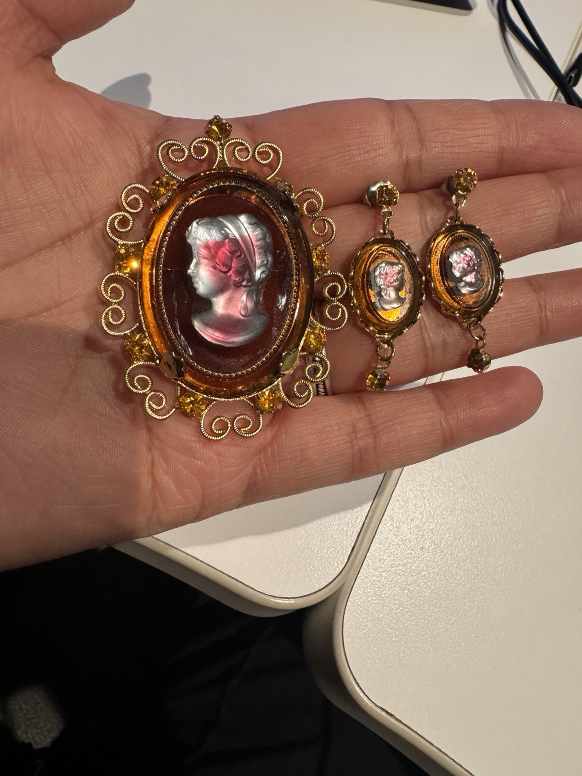 Confirmed Vintage JULIANA Cameo For CELEBRITY NY Brooch / Pendent & Earings Set