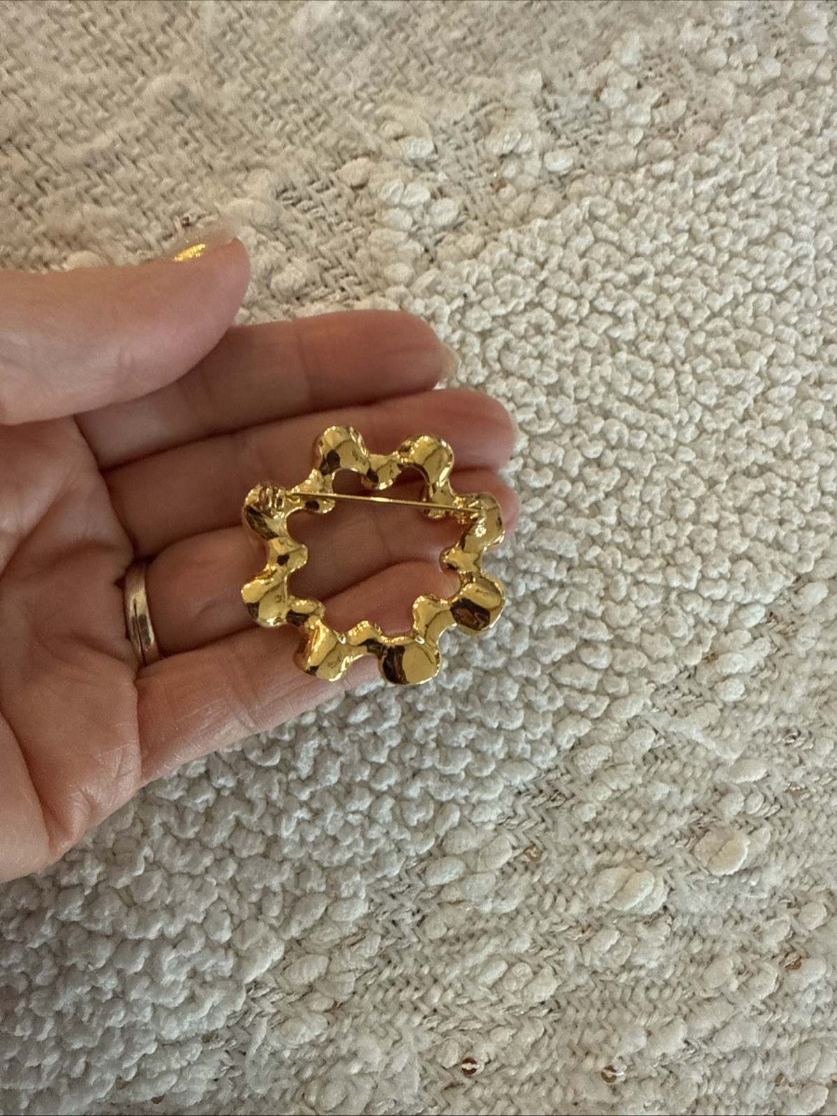 Vintage 1970’s Gold Tone Ruffle Circle Brooch