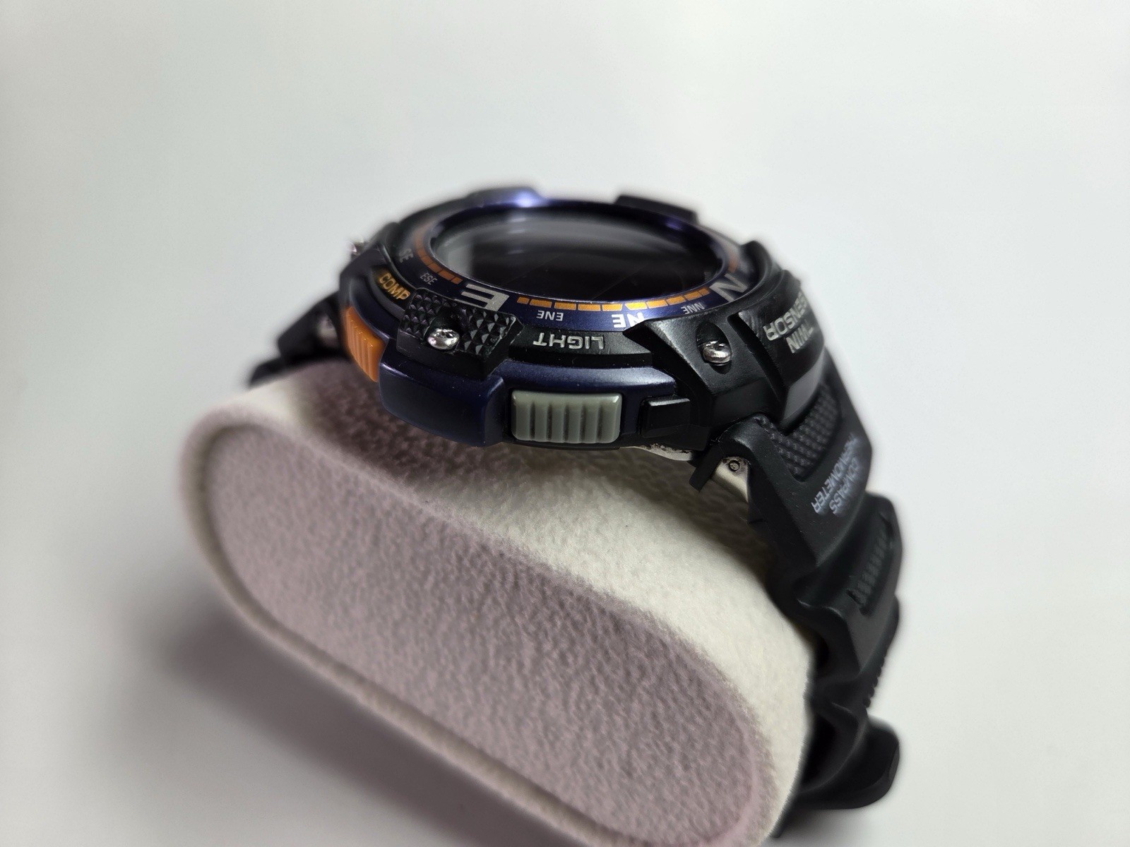 Casio SGW100 Twin Sensor Negative Display Compass Thermometer New Battery