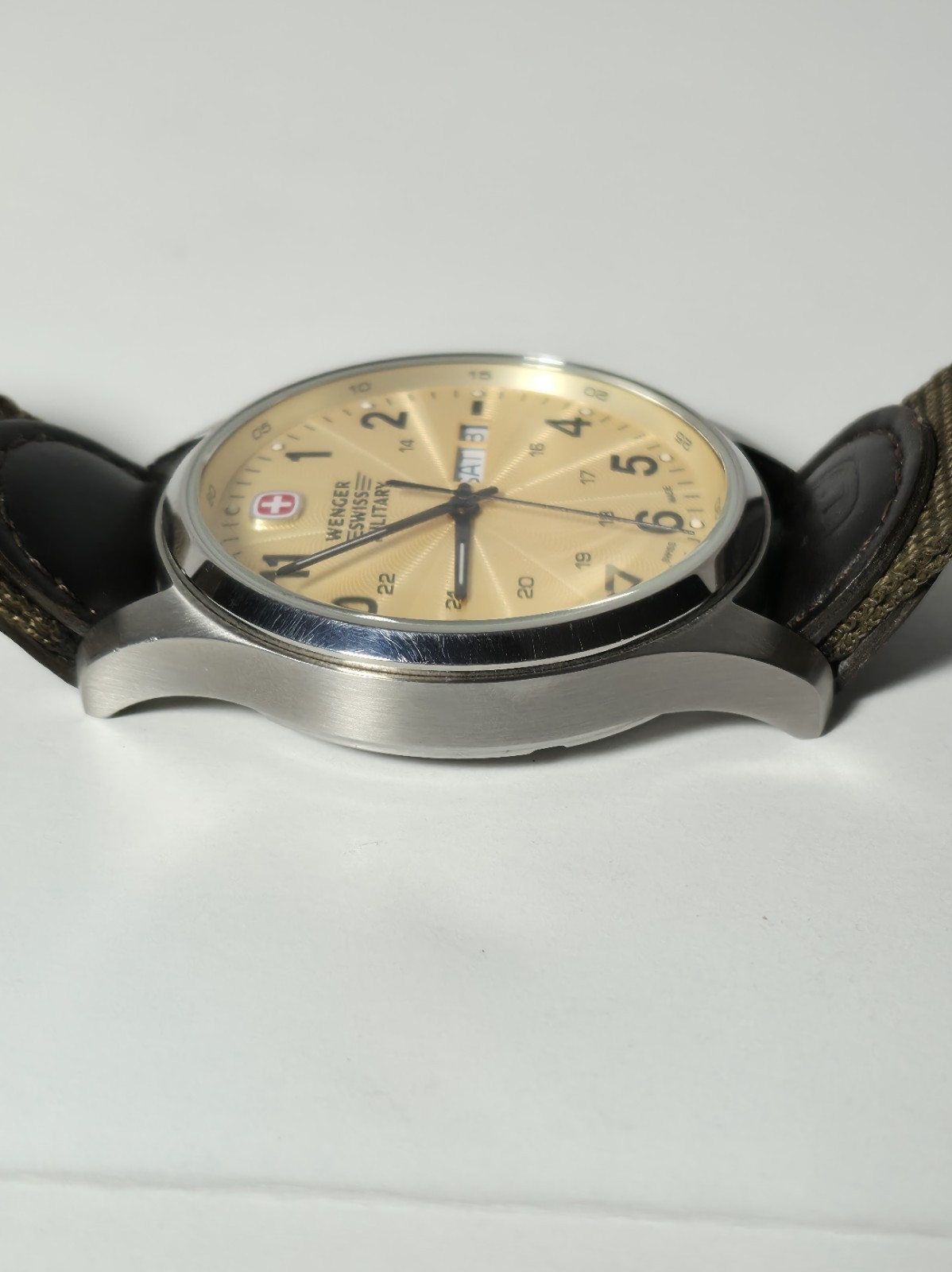 Wenger Swiss Military 7920X Terragraph Mens Watch Gold Face WORKING COMPLETE