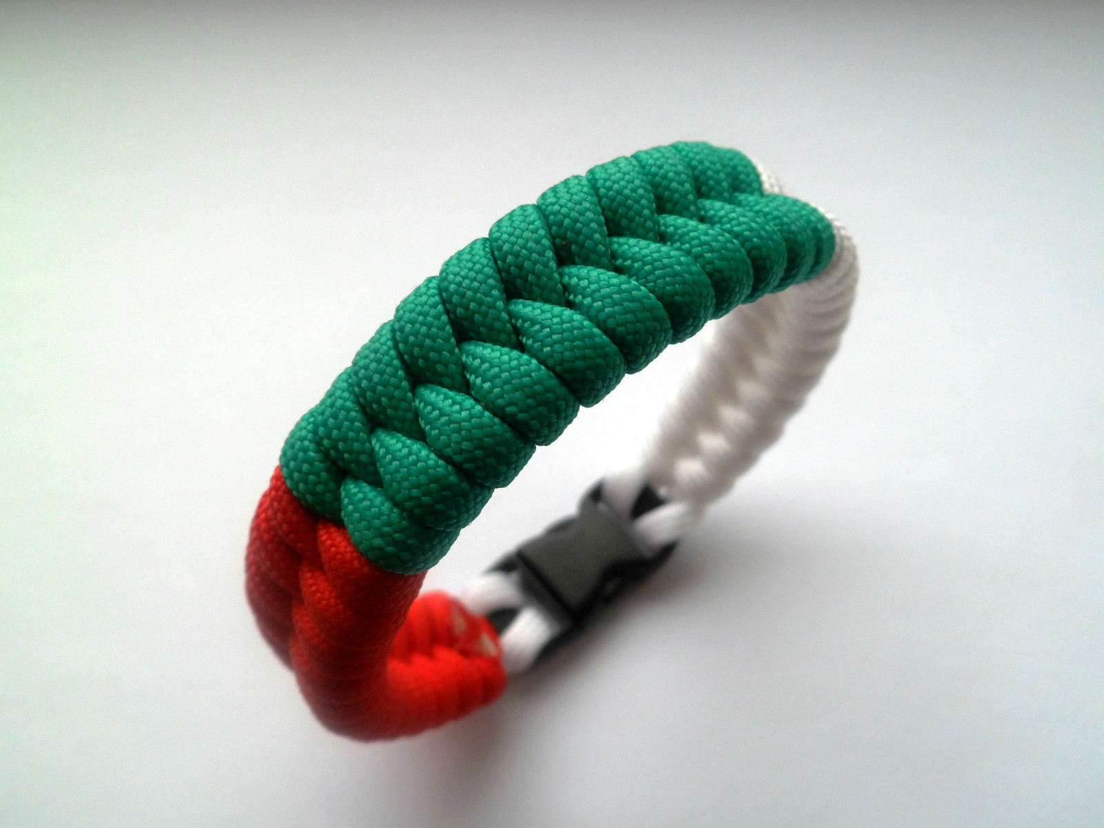Bulgaria National Flag 550 Paracord Wristband Bracelets European Union World Cup