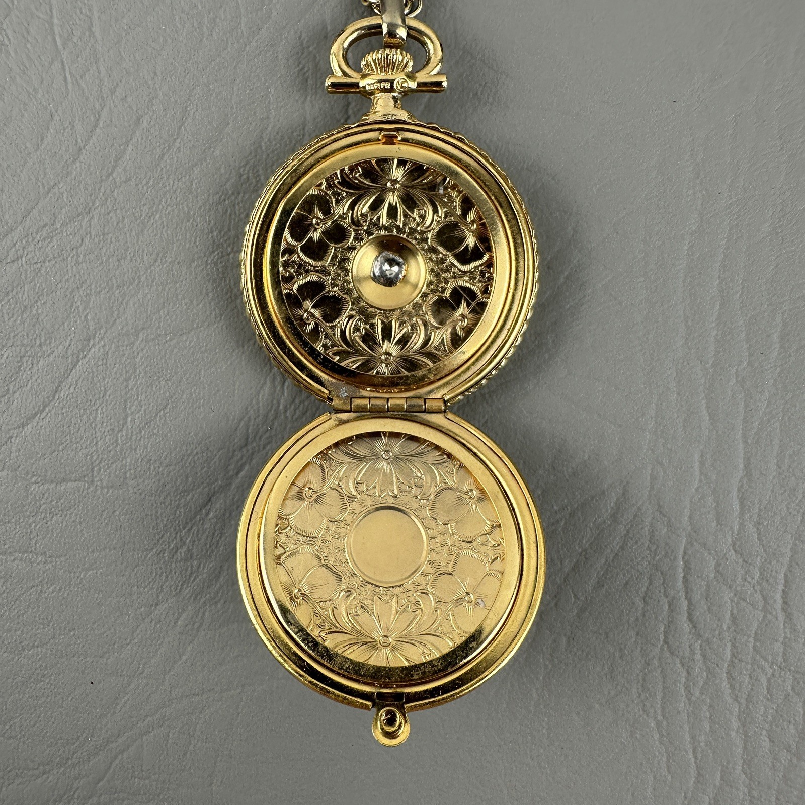Vintage Locket Pendant Necklace Gold Tone Floral Engraved Round 25 “