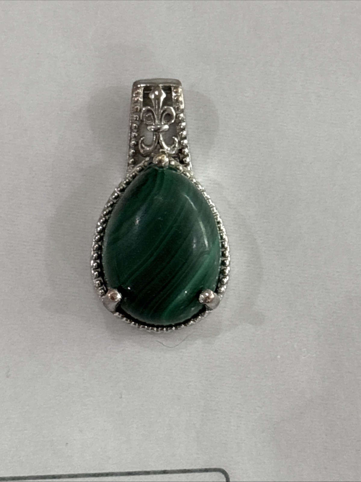 STS Karis Silver Tone, Malachite Pendant Pear Shape 1” Filigree Pronged Preowned