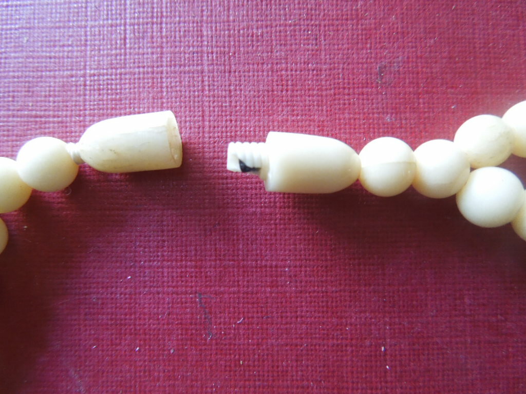 J3165 ART DECO NECKLACE VERY NICE CARVED LENGTH 40 CM