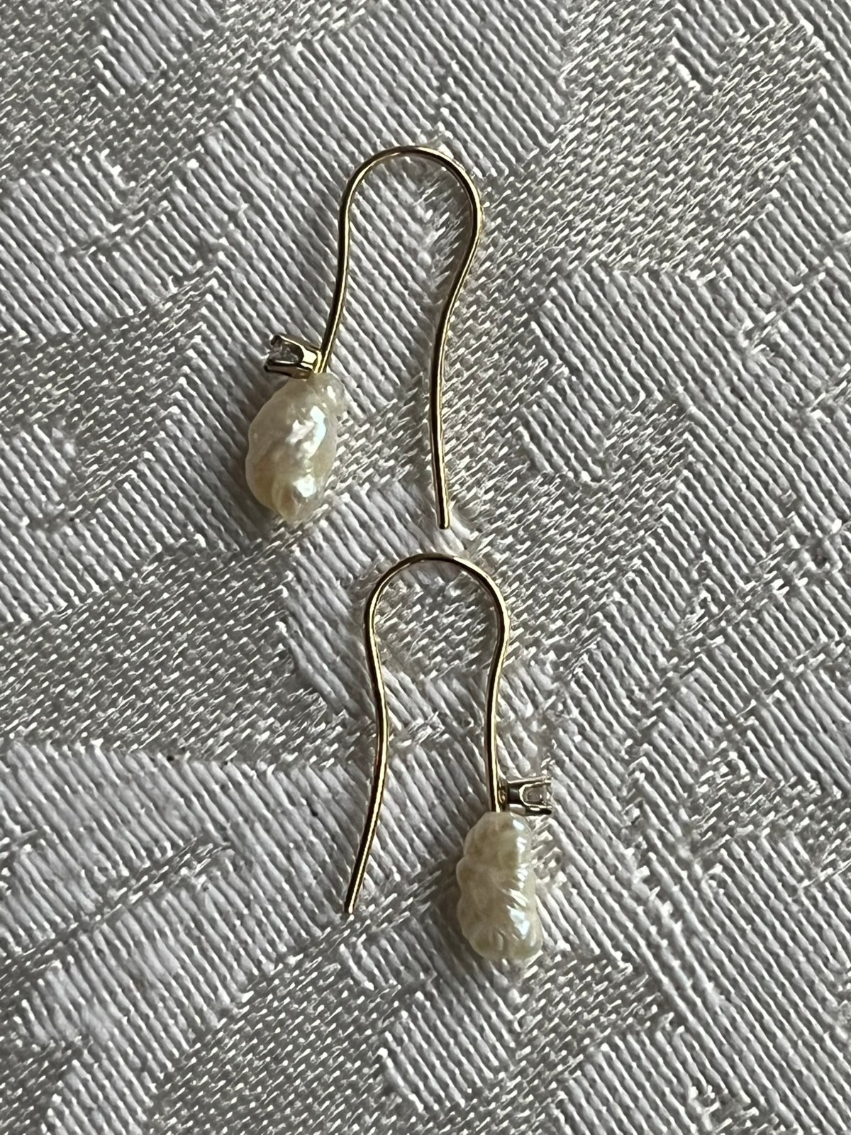 14K Solid Yellow Gold Freshwater Pearl Diamond Dangle Hook Earrings 9/10″ L