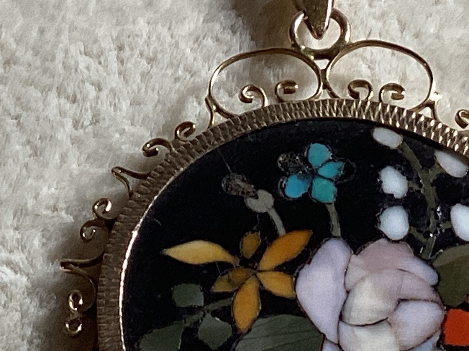 RARE ANTIQUE ITALIAN HAND SET PIETRA DURA FLORAL GOLD TONE PENDANT MUST SEE NR