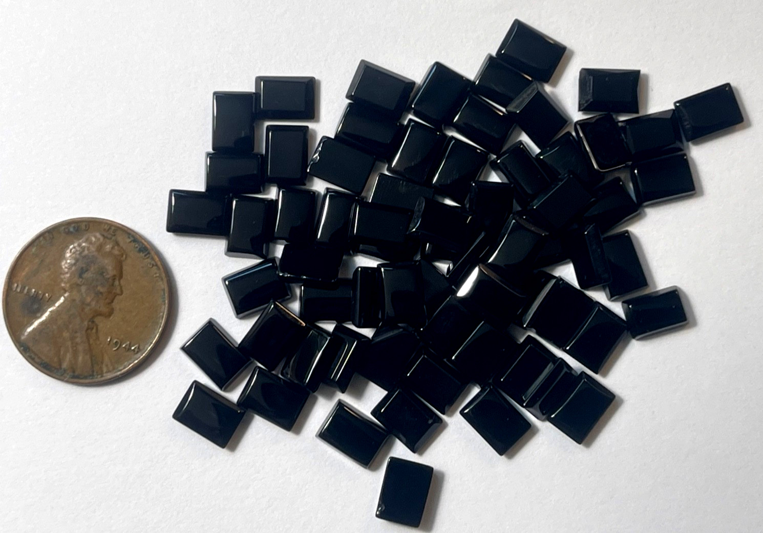FIVE (5) PIECES BLACK ONYX 7X5 MM RECTANGLE FLAT AS PICTURED BELOW WHOLESALE!!!
