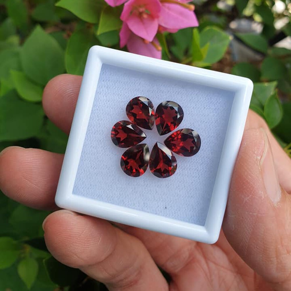 Pear 9x7mm 2Pcs/3.55Ct. Attractive Color! Natural Red Mozambique Garnet Africa