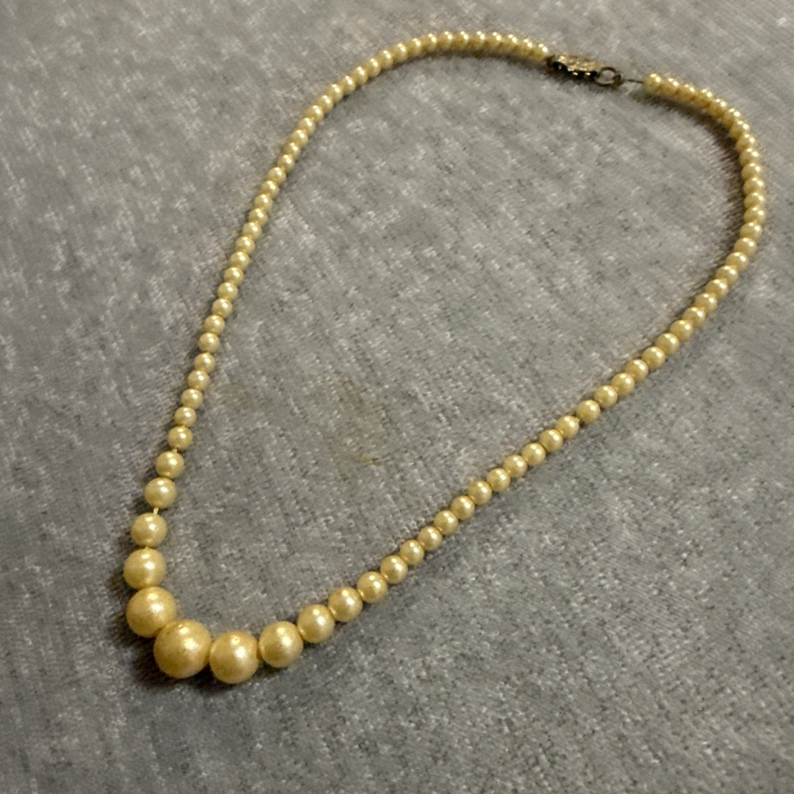 VTG Antique Graduated Lucite Faux Pearl Necklace Cream Champagne Classic