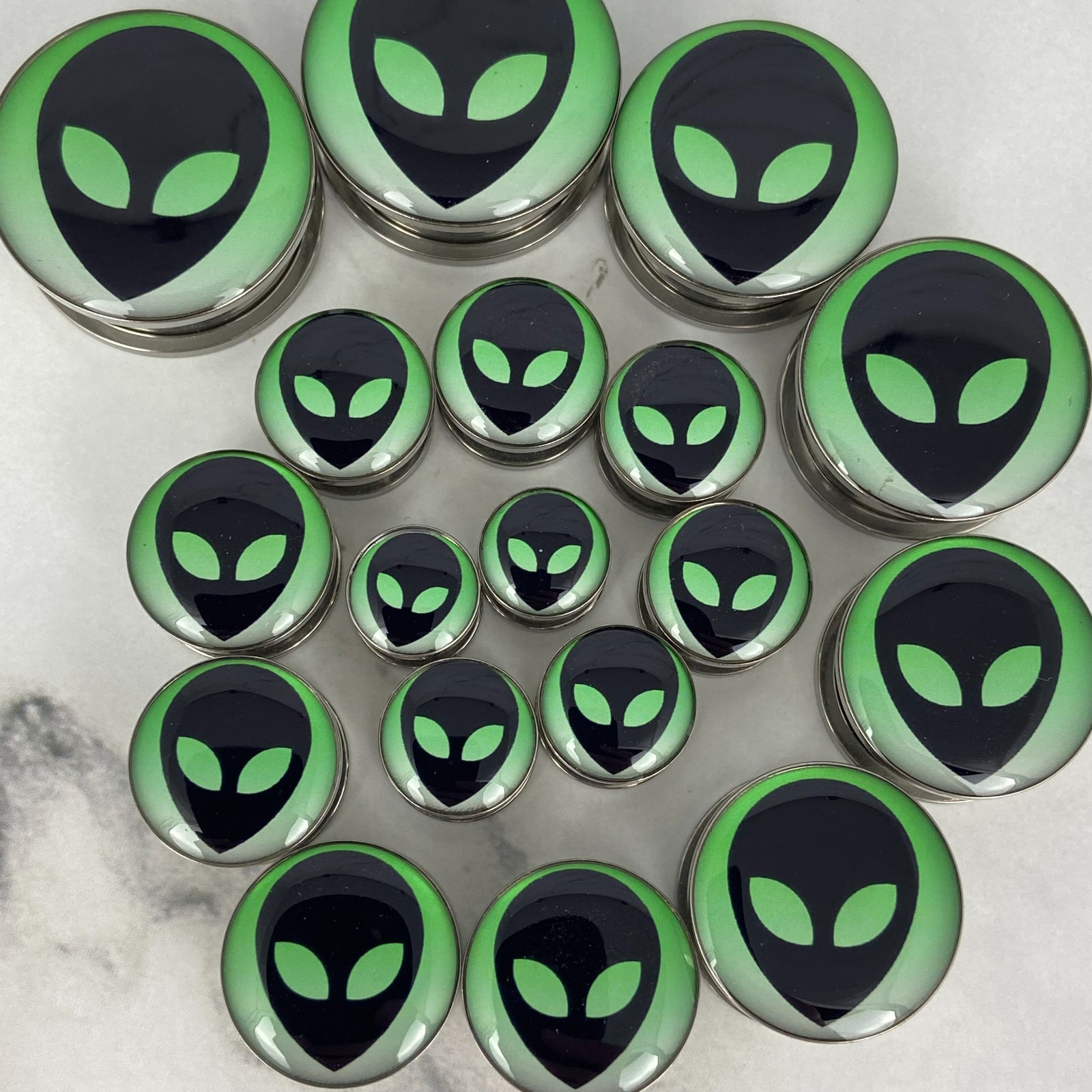 Pair of Screw on Alien Style 2 Picture Plugs gauges 16g to 1 inch