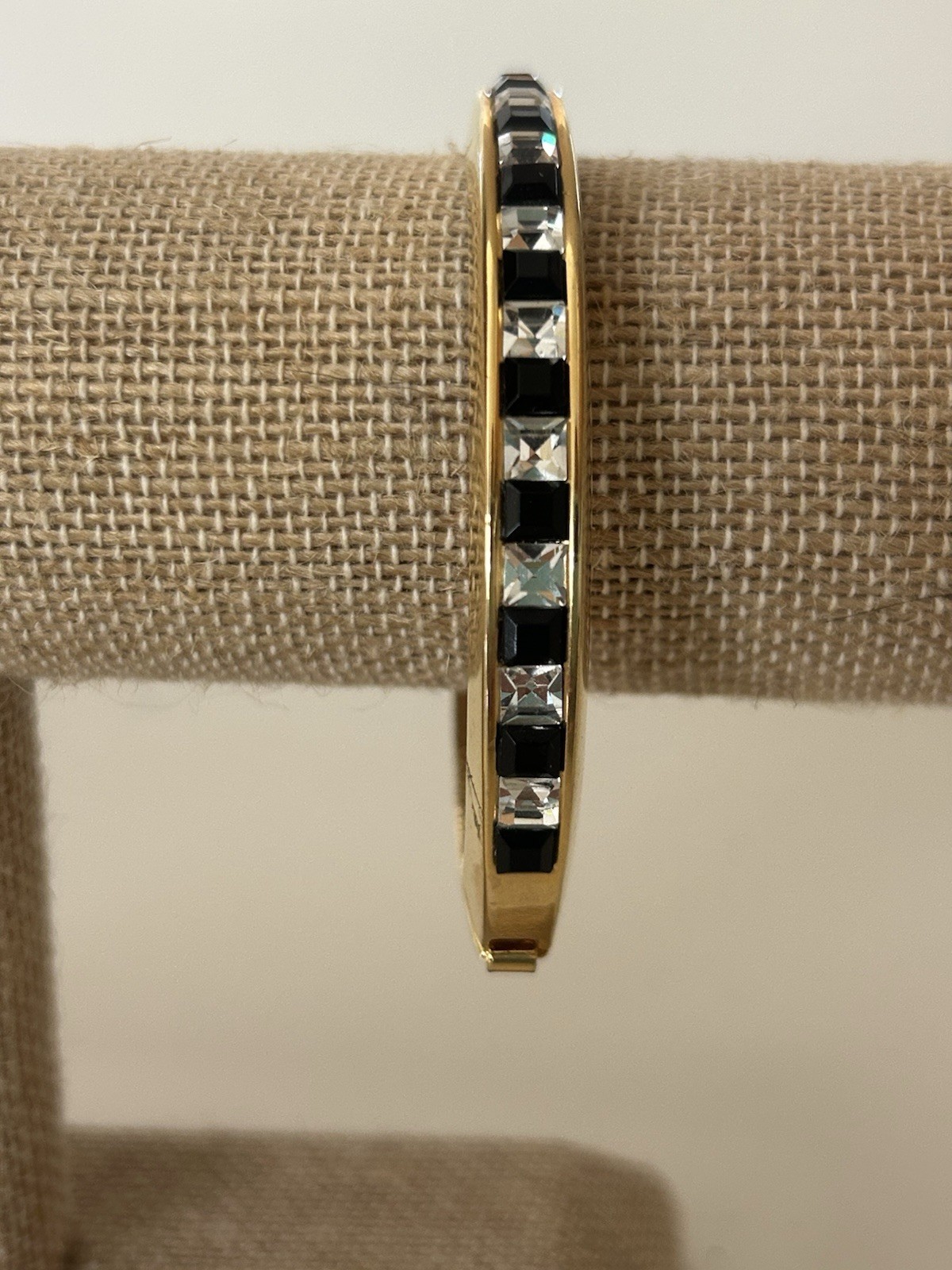 GOLD TONE BLACK & CLEAR RHINESTONE HINGED BANGLE BRACELET 6.5″ PRISTINE