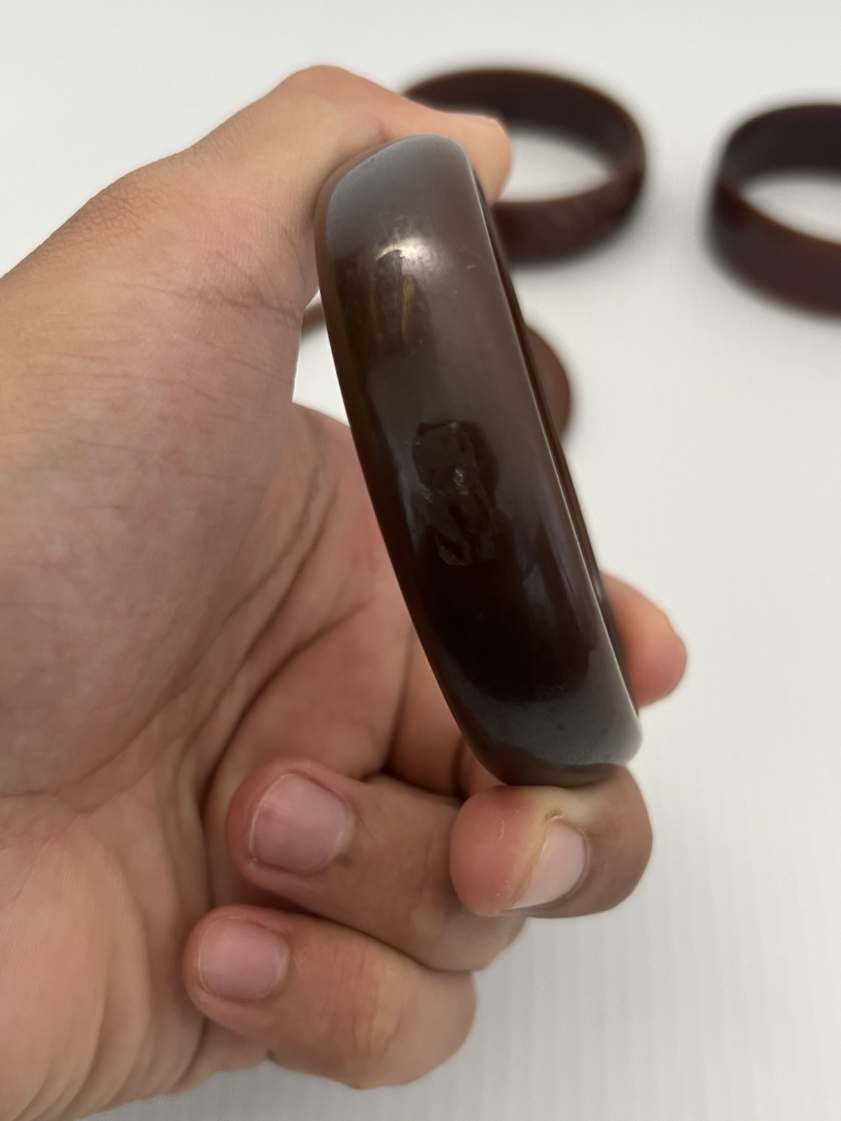 VTG Dark Brown Bakelite Bangle Bracelets – Lot of 4 – Diff Sizes – 1 Carved