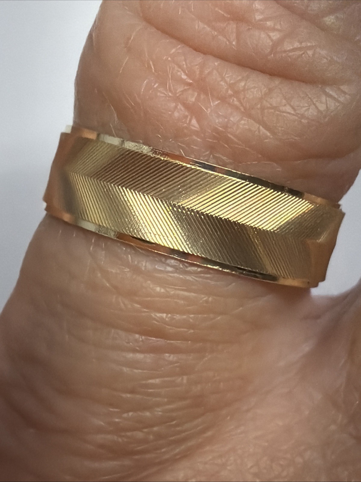 14k Vintage Artcarved 5mm Chevron Textured Band Size 9