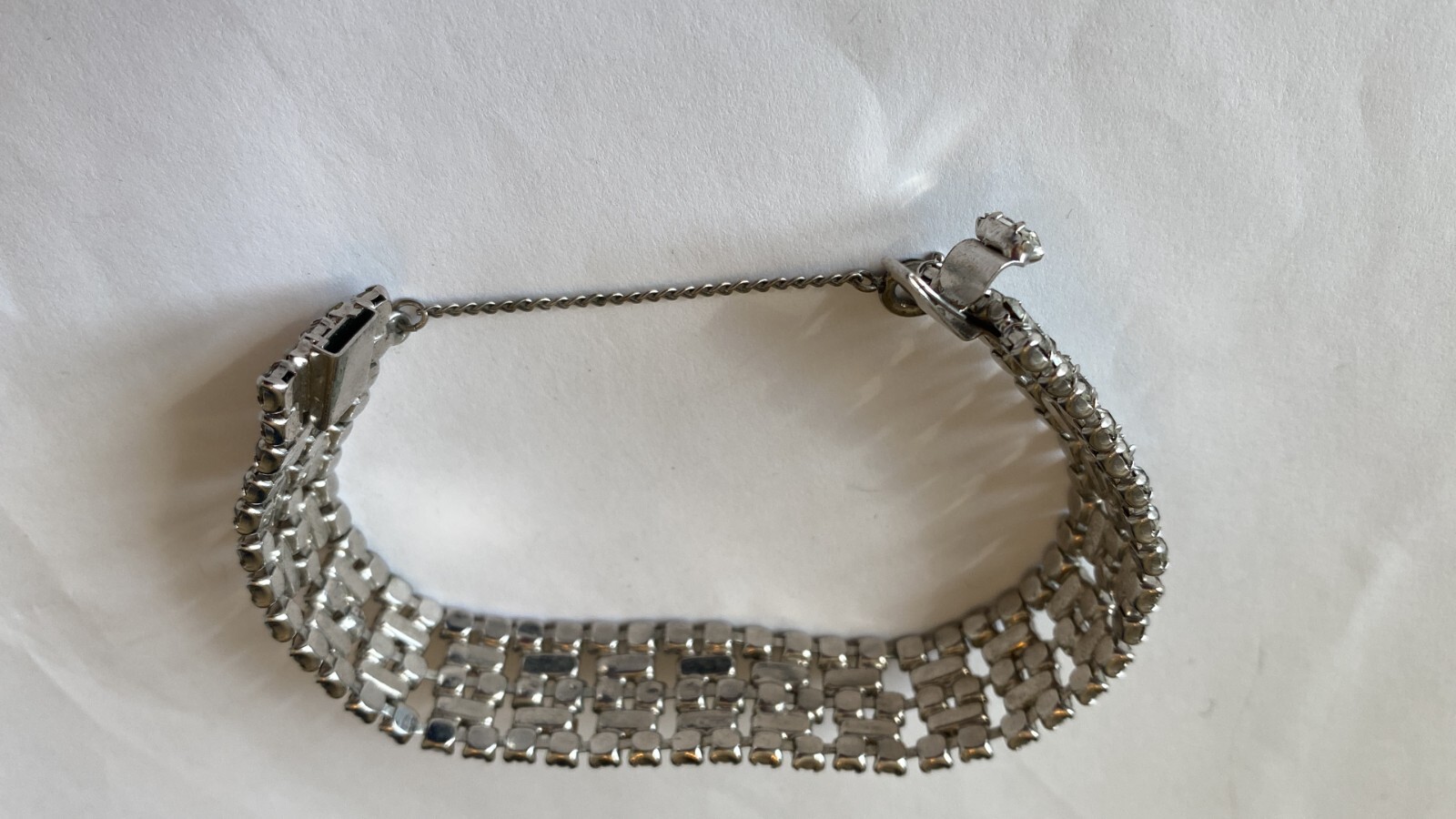 VINTAGE 1950S RHINESTONE BRACELET WITH SAFETY CHAIN CATCH 7.5″ BAGUETTE CRYSTALS