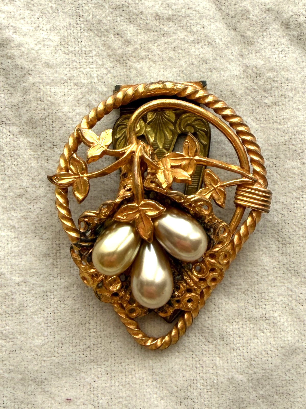 Vintage Unsigned Miriam Haskell GoldTone and Faux Pearl Dress Clip Scarf Clip